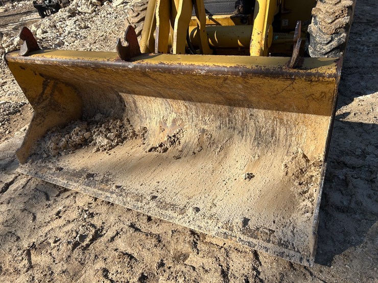 2005-caterpillar-420d-image-13