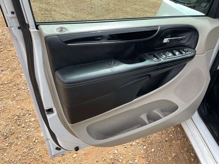 2019-dodge-grand-caravan-sxt-image-9