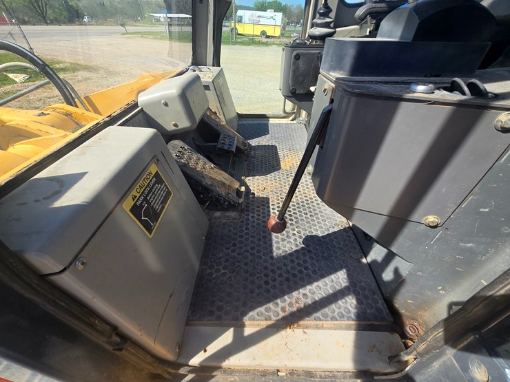 2004-deere-755c-image-40