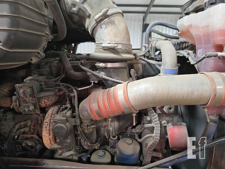 2016-peterbilt-579-image-23