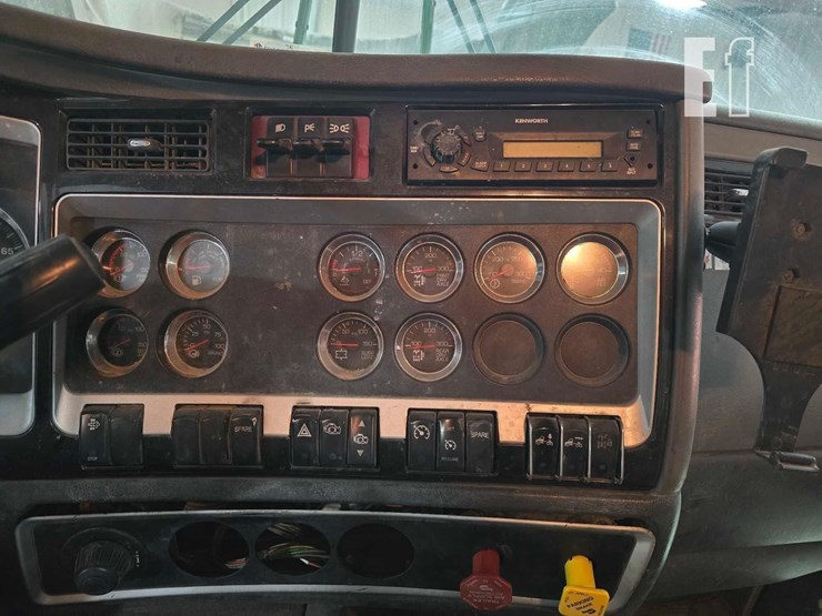 2012-kenworth-t800-image-14