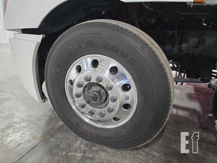 2020-freightliner-cascadia-126-image-21