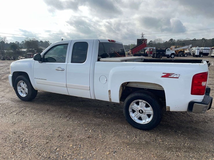 2007-chevrolet-silverado-1500-image-2