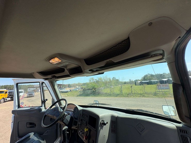 2010-international-8600-image-21