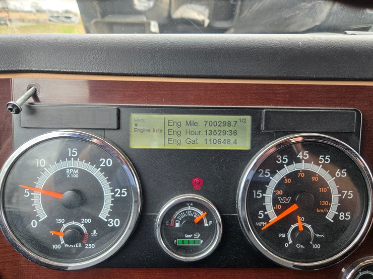 2017-western-star-5700xe-image-68