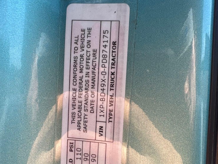 2023-peterbilt-579-image-12