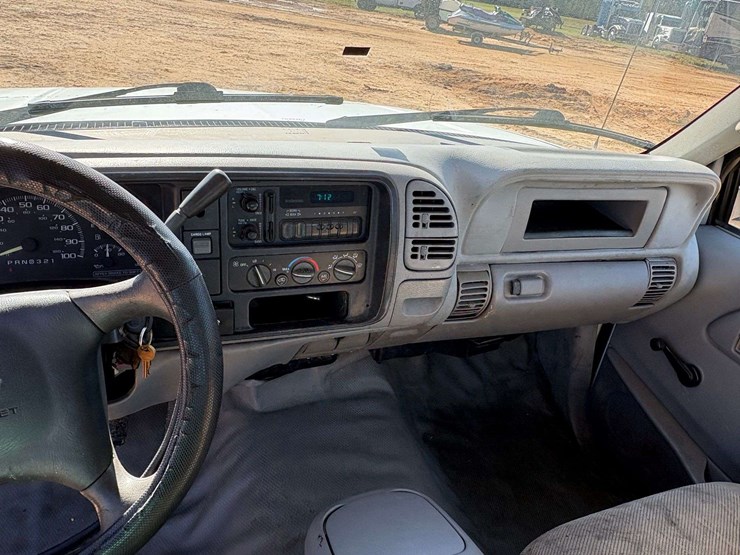 1999-chevrolet-silverado-3500-image-15