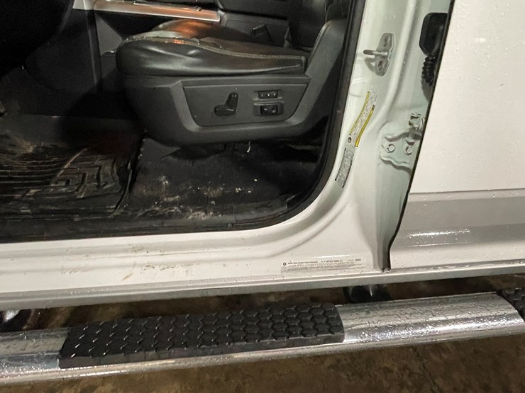 2012-dodge-3500-image-30