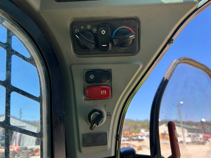 2023-caterpillar-299d3-xe-image-26