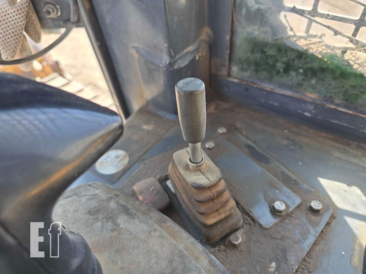 2008-deere-750j-image-21