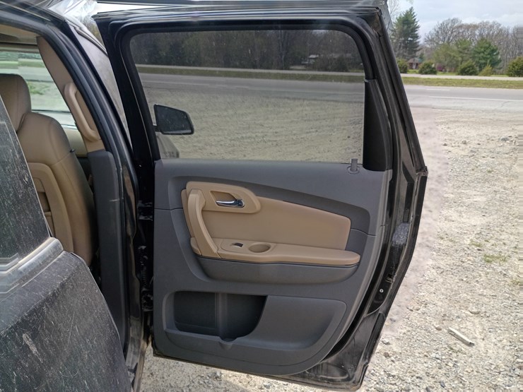 2011-chevrolet-traverse-image-53