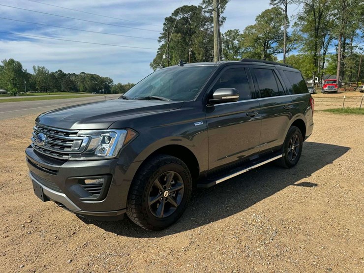 2018-ford-expedition-xlt-image-2