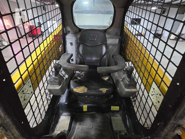 caterpillar-262d3-image-13