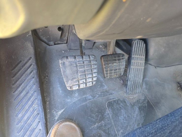 2005-freightliner-m2-106-image-49