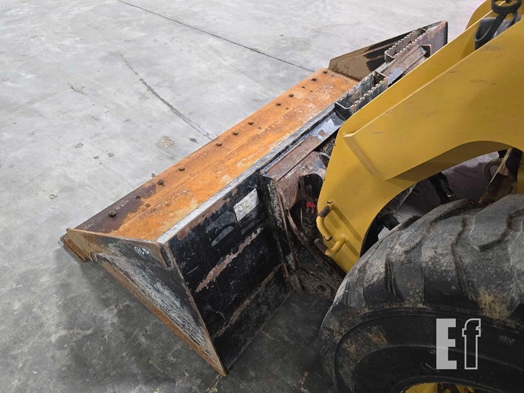 2021-caterpillar-242d3-image-12