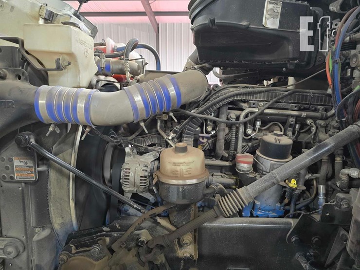 2016-peterbilt-579-image-22