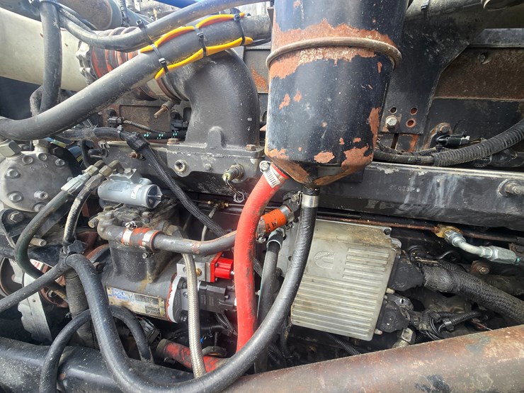 1996-peterbilt-377-image-36