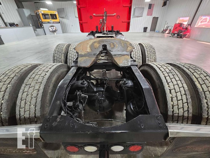 2002-peterbilt-378-image-23