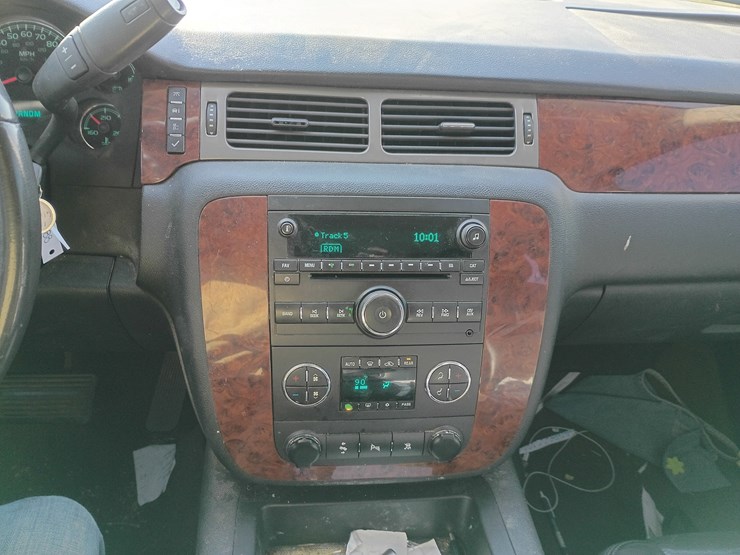 2010-chevrolet-tahoe-image-39