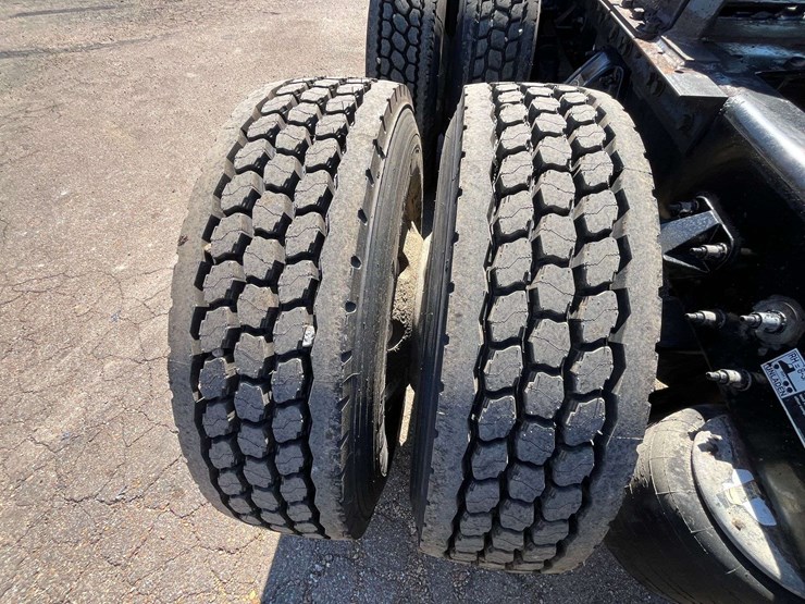 2012-peterbilt-386-image-35