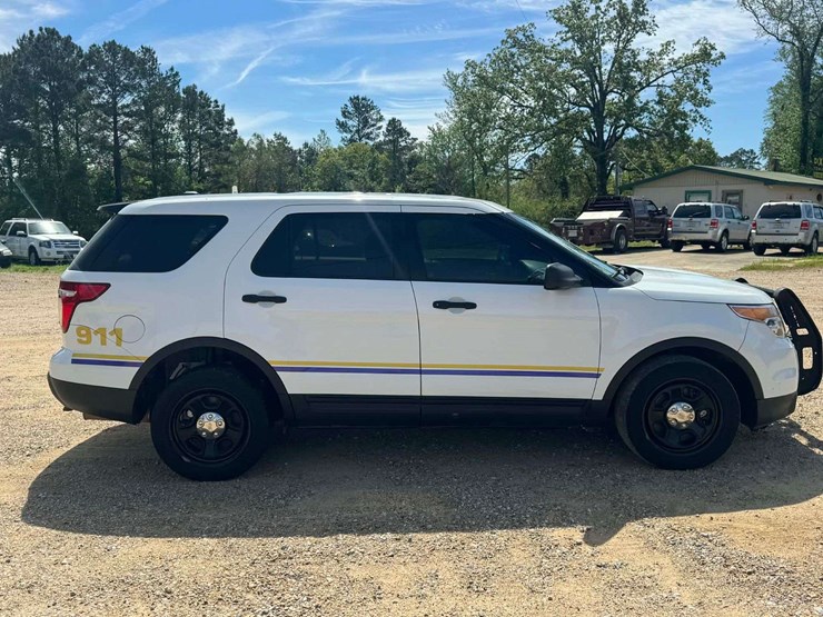 2015-ford-explorer-image-8