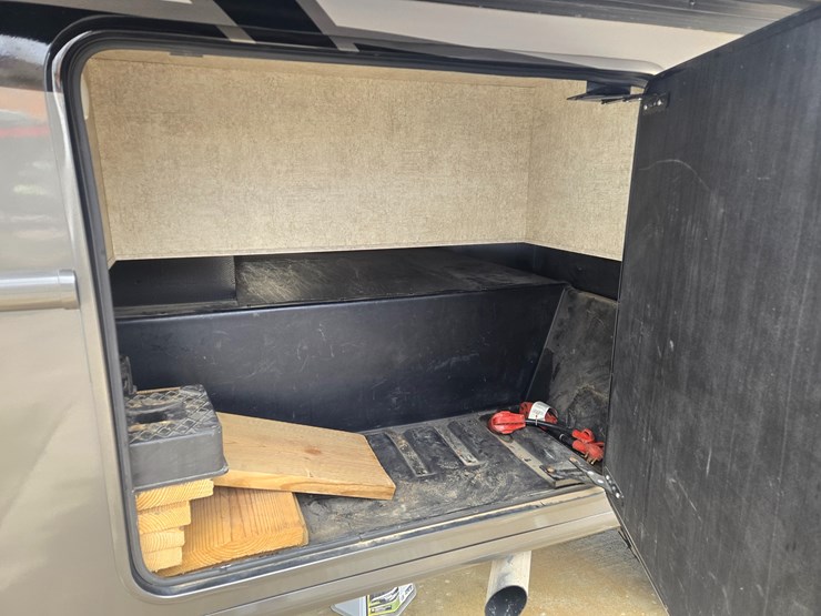 2020-ford-f550-image-99