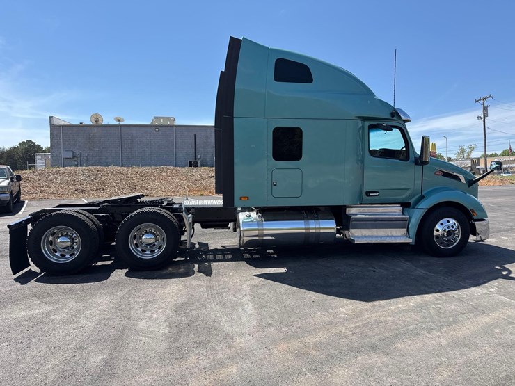 2023-peterbilt-579-image-7