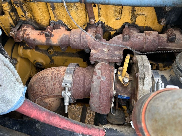 2001-peterbilt-330-image-46