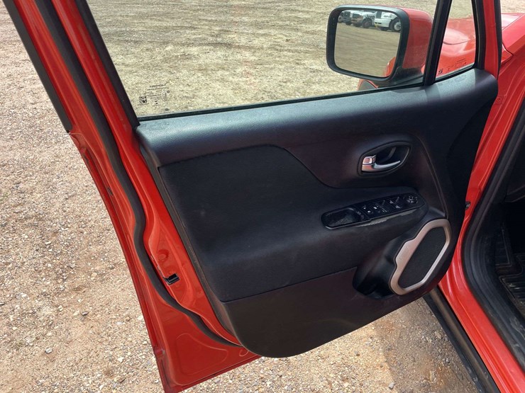 2015-jeep-renegade-image-9