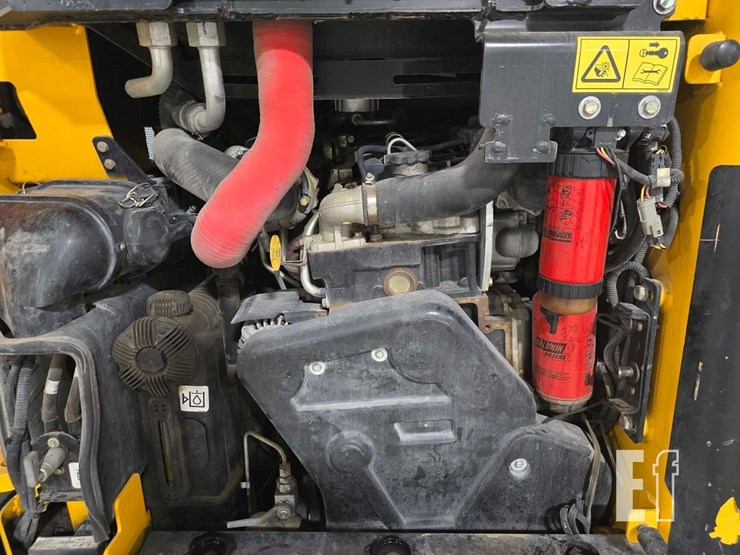 2021-jcb-3ts-8t-image-21