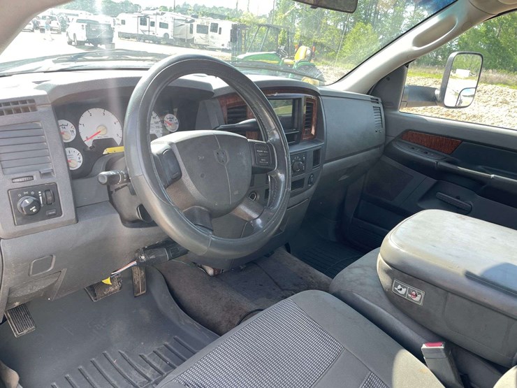 2006-dodge-ram-3500-image-11