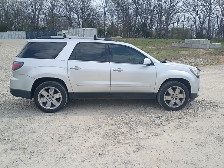 2017-gmc-acadia-image-11