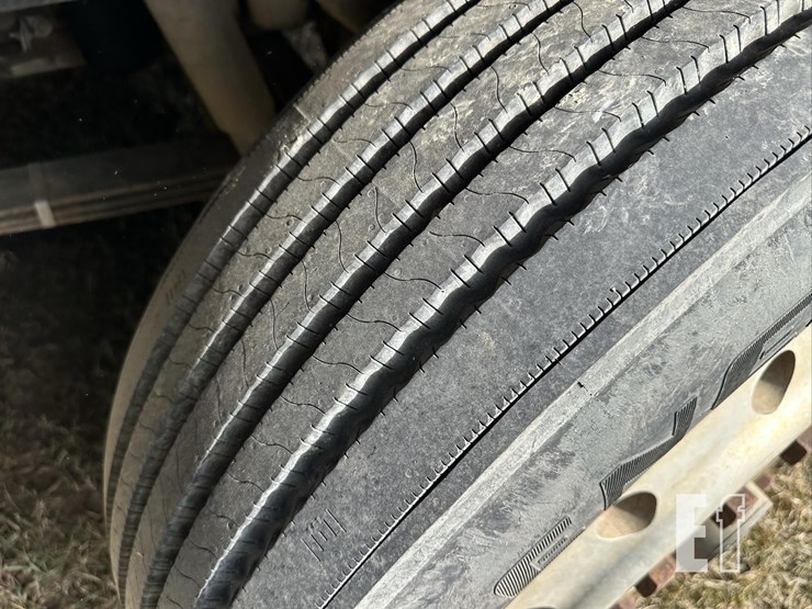 1991-freightliner-fld120-image-24