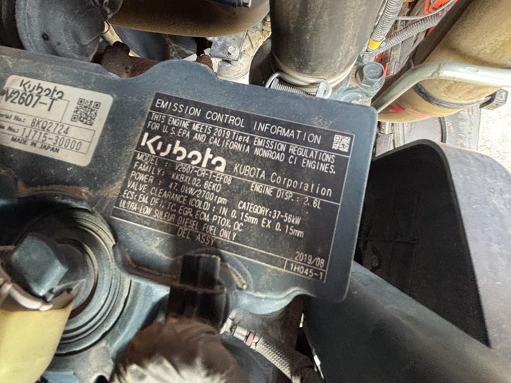 2018-kubota-ssv65-image-41