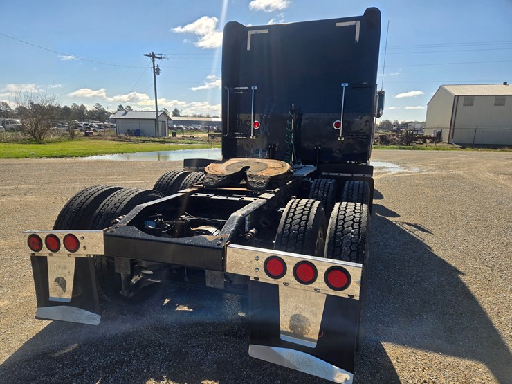 2005-peterbilt-379-image-17