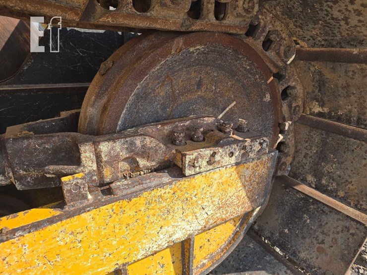 2016-deere-700k-lgp-image-27