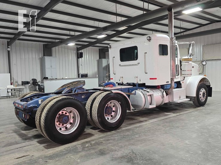 2009-peterbilt-367-image-3