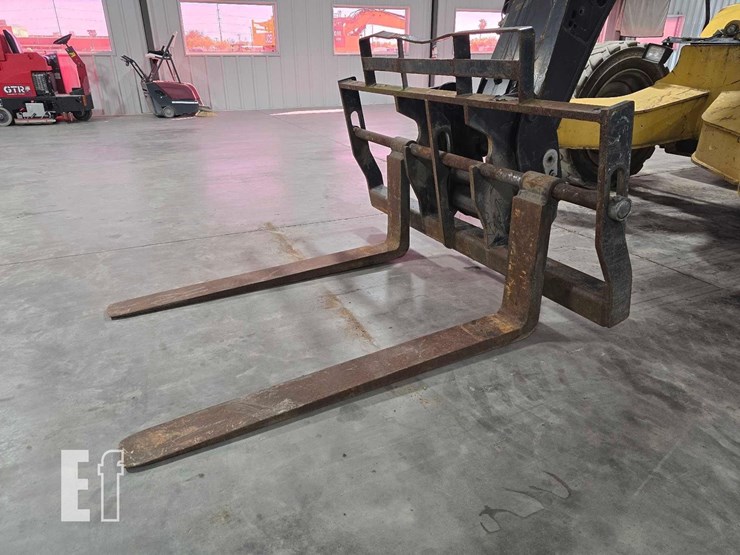 2013-caterpillar-tl943c-image-9