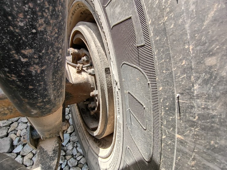 2009-freightliner-cascadia-125-image-108