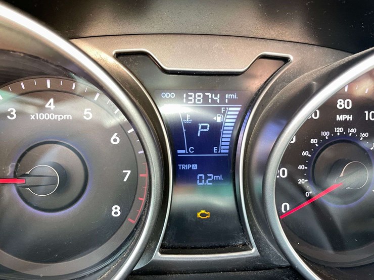 2012-hyundai-veloster-2-door-hatchback-(138,741-miles)-image-24