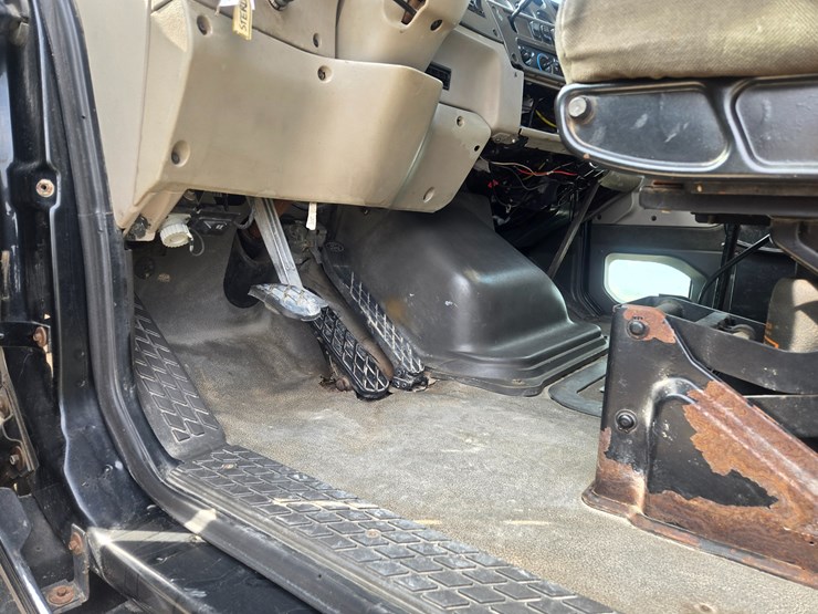 2001-sterling-a9500-image-53