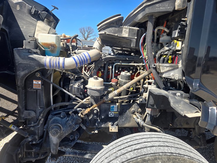 2016-peterbilt-579-image-26