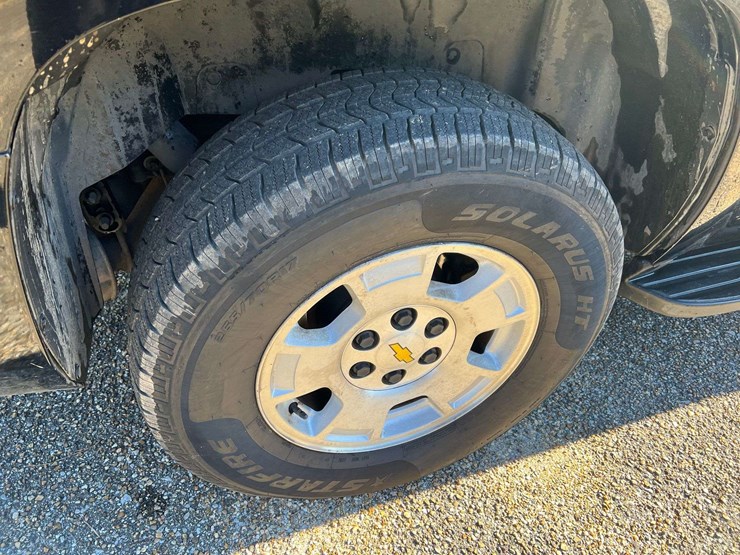 2011-chevrolet-tahoe-image-26