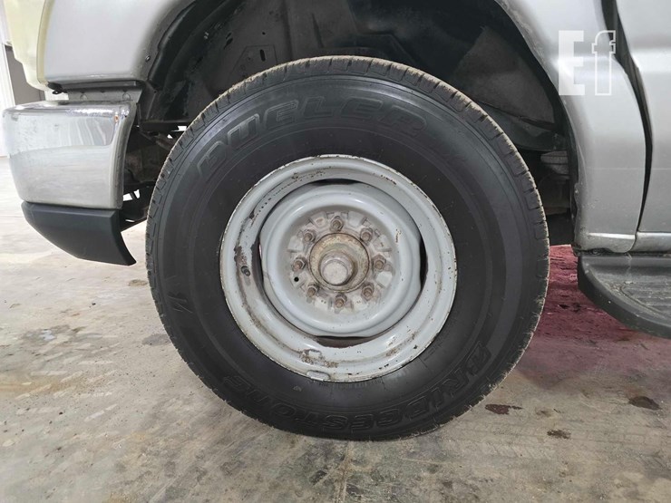 2011-ford-e350-xlt-image-21