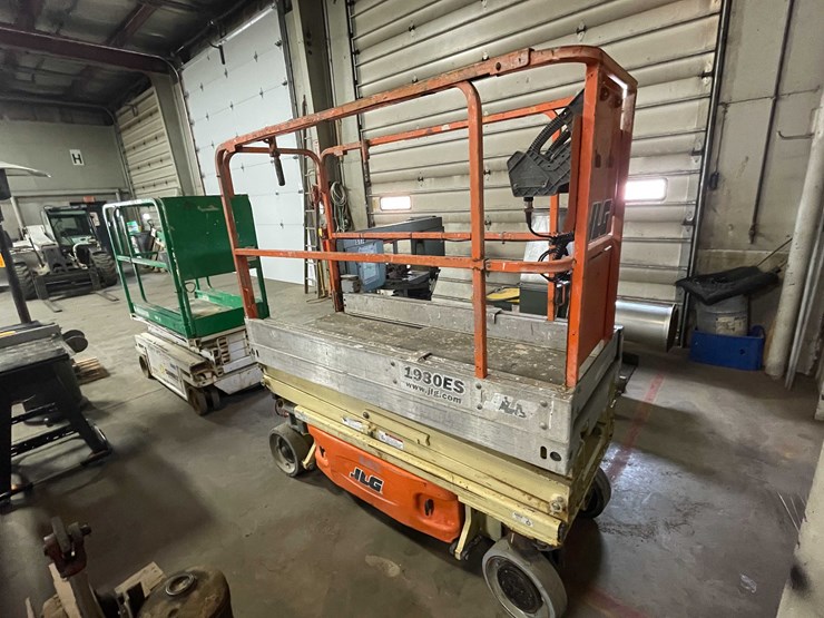 #1464-•-19'-scissor-lift-(e)-image-4
