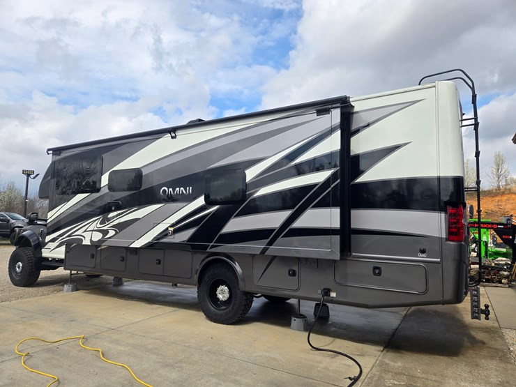 2020-ford-f550-image-8