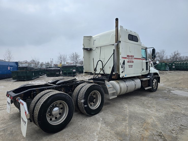 #22593-•-2016-mack-cxu613-pinnacle-sleeper-truck-image-9