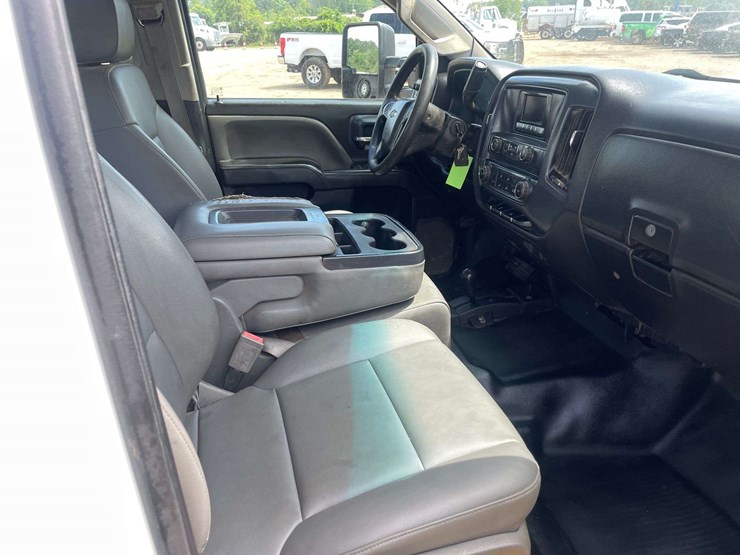 2015-chevrolet-silverado-3500-image-18