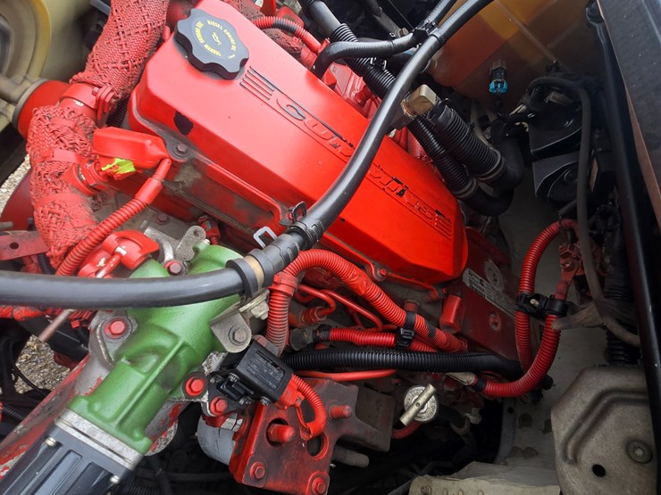 2010-freightliner-m2-106-image-35