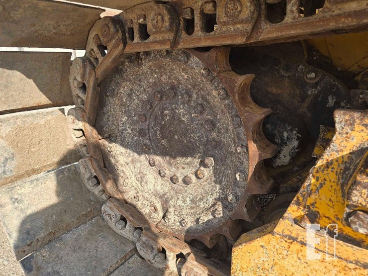 2016-deere-700k-lgp-image-26